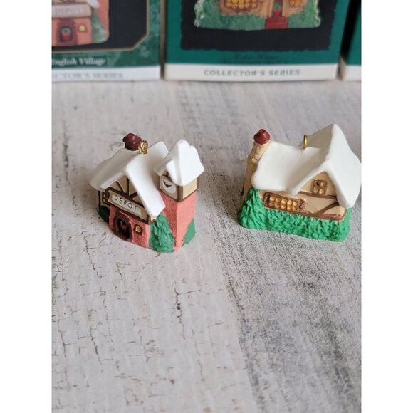 Hallmark miniature Old English Village House ornament Xmas set - Picture 5 of 6